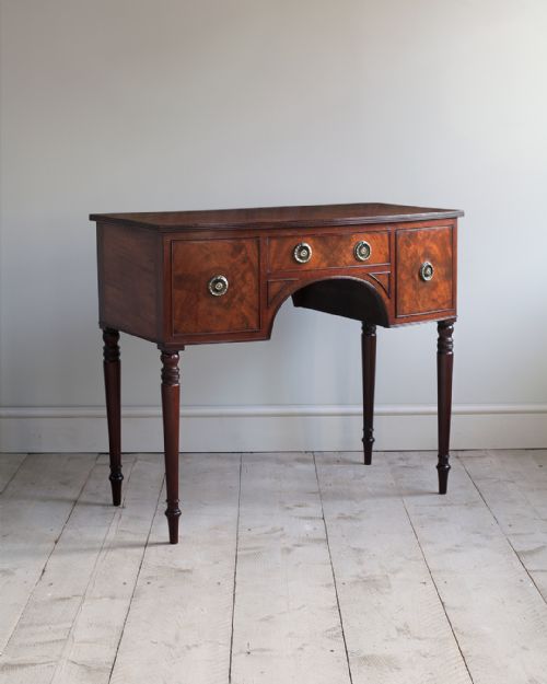 elegant regency mahogany dressing table - CATEGORY: ANTIQUE DRESSING TABLES - DATED REGENCY