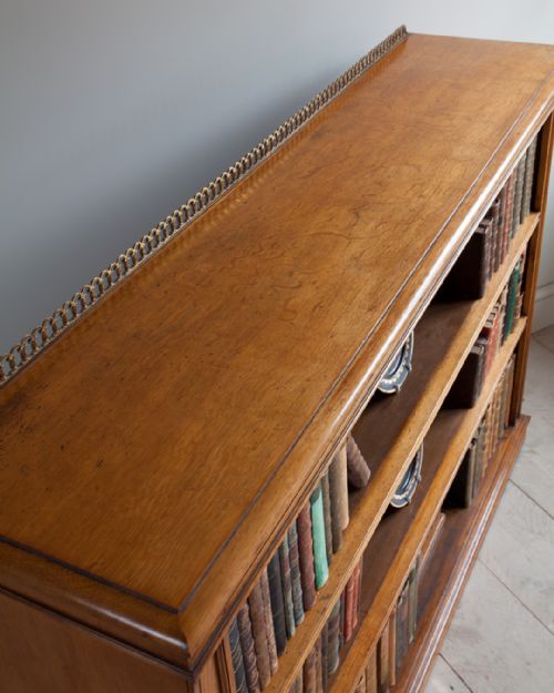 19TH CENTURY GOLDEN OAK OPEN BOOKCASE - ADDITIONAL PHOTO 4