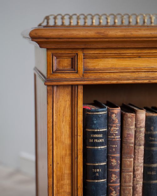 19TH CENTURY GOLDEN OAK OPEN BOOKCASE - ADDITIONAL PHOTO 6