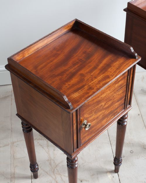 GEORGIAN MAHOGANY GILLOWS STYLE BEDSIDE CUPBOARDS - ADDITIONAL PHOTO 1