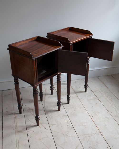 GEORGIAN MAHOGANY GILLOWS STYLE BEDSIDE CUPBOARDS - ADDITIONAL PHOTO 5