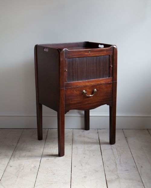 george iii mahogany tray top commode - CATEGORY: ANTIQUE CUPBOARDS - DATED 18TH CENTURY