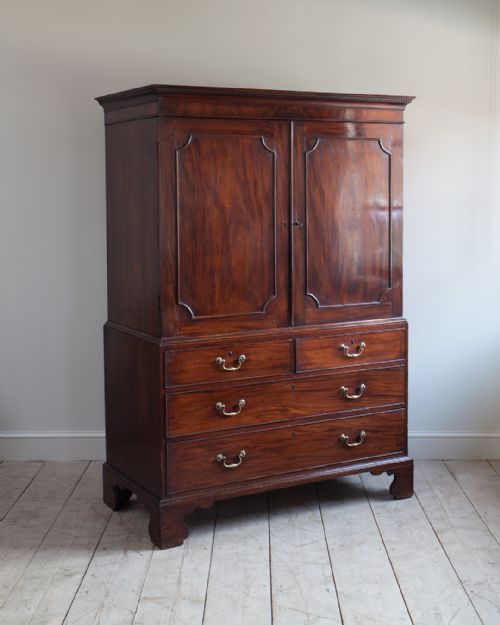 george iii mahogany linen press - CATEGORY: ANTIQUE CUPBOARDS - DATED 18TH CENTURY