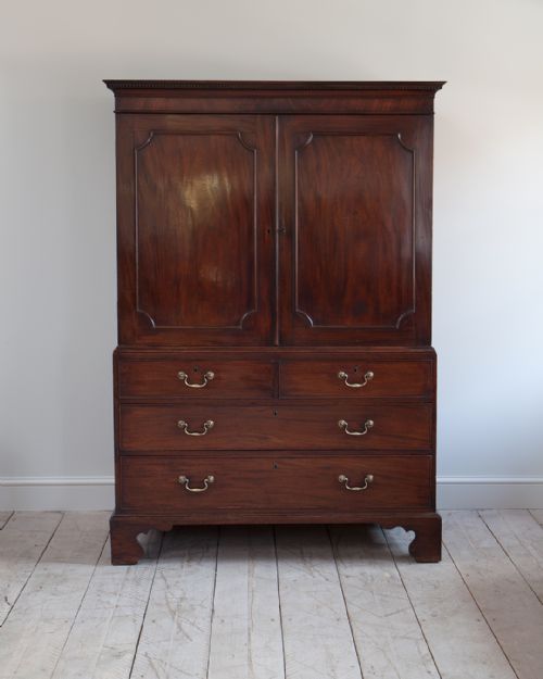 GEORGE III MAHOGANY LINEN PRESS - ADDITIONAL PHOTO 2