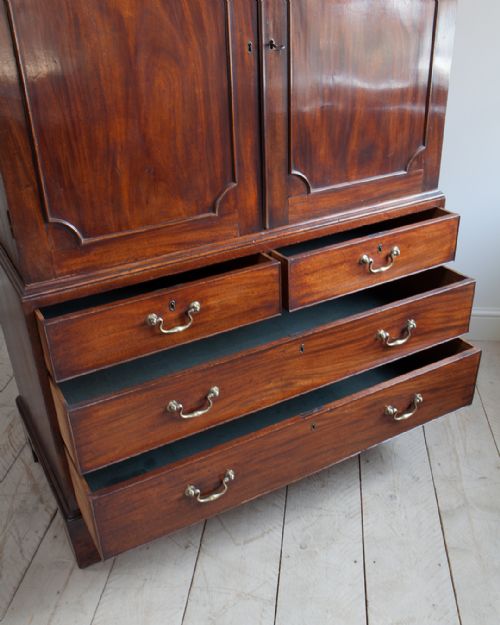 GEORGE III MAHOGANY LINEN PRESS - ADDITIONAL PHOTO 4
