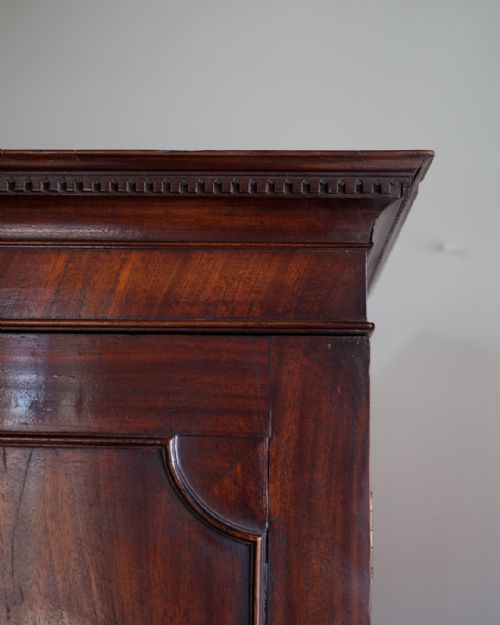 GEORGE III MAHOGANY LINEN PRESS - ADDITIONAL PHOTO 5