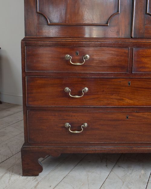 GEORGE III MAHOGANY LINEN PRESS - ADDITIONAL PHOTO 6