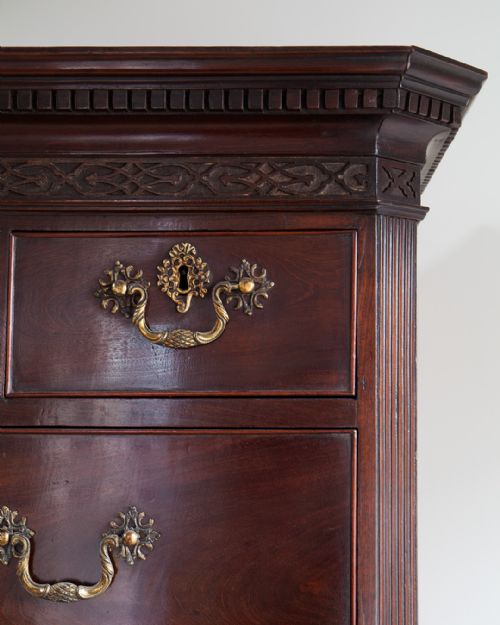 SUPERB GEORGE III MAHOGANY CHEST ON CHEST - ADDITIONAL PHOTO 2