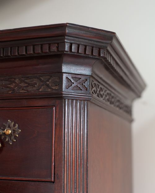 SUPERB GEORGE III MAHOGANY CHEST ON CHEST - ADDITIONAL PHOTO 3