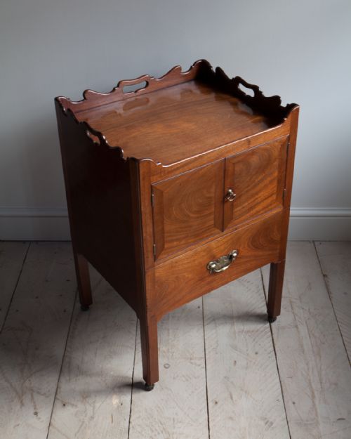 GEORGE III MAHOGANY TRAY TOP COMMODE - ADDITIONAL PHOTO 2