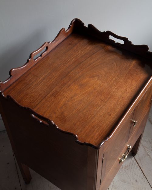 GEORGE III MAHOGANY TRAY TOP COMMODE - ADDITIONAL PHOTO 3
