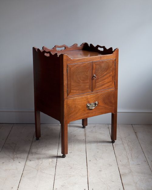 george iii mahogany tray top commode - CATEGORY: ANTIQUE CUPBOARDS - DATED 18TH CENTURY