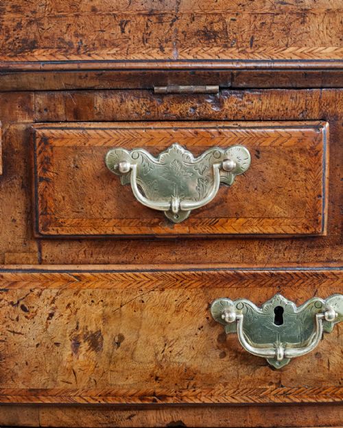 SUPERB EARLY GEORGIAN WALNUT BUREAU - ADDITIONAL PHOTO 8