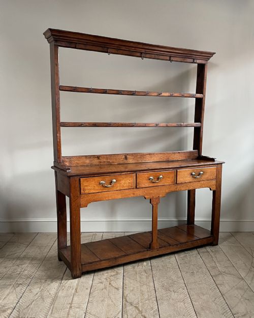 18th century oak pot board dresser - CATEGORY: ANTIQUE DRESSERS - DATED 18TH CENTURY