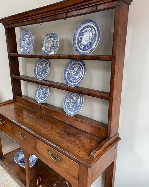 18TH CENTURY OAK POT BOARD DRESSER - ADDITIONAL PHOTO 2