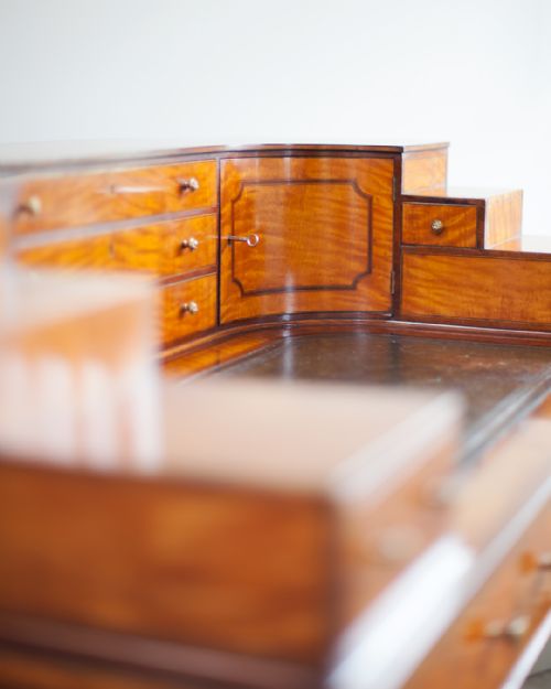EDWARDIAN SATINWOOD SHERATON STYLE CARLTON HOUSE DESK - ADDITIONAL PHOTO 5