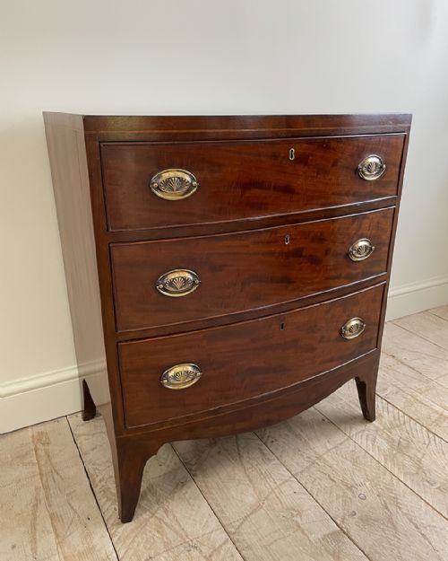 MAHOGANY BOWFRONT CHEST OF DRAWERS - ADDITIONAL PHOTO 2