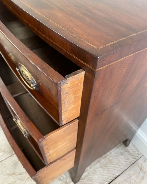 MAHOGANY BOWFRONT CHEST OF DRAWERS - ADDITIONAL PHOTO 4