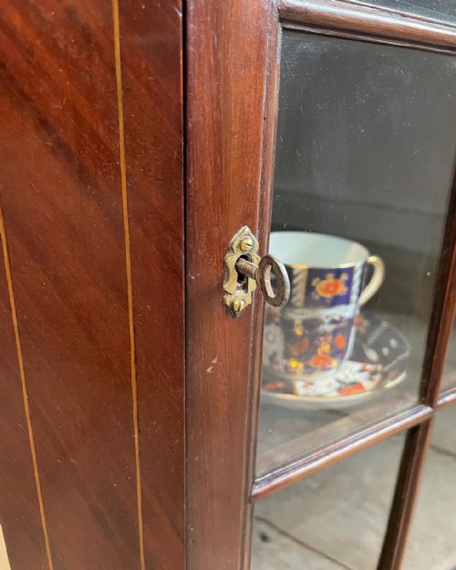 SMALL EDWARDIAN MAHOGANY GLAZED CORNER CUPBOARD - ADDITIONAL PHOTO 7