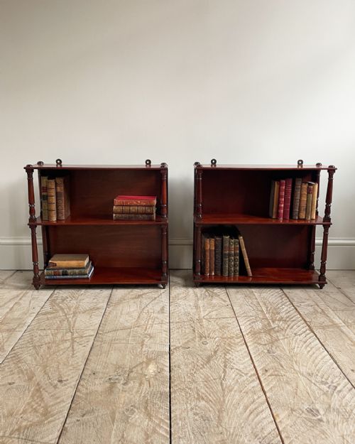 GOOD QUALITY PAIR OF MAHOGANY WALL HANGING SHELVES - ADDITIONAL PHOTO 1