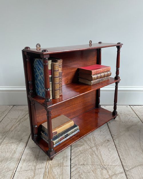 GOOD QUALITY PAIR OF MAHOGANY WALL HANGING SHELVES - ADDITIONAL PHOTO 3