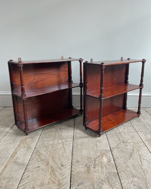 GOOD QUALITY PAIR OF MAHOGANY WALL HANGING SHELVES - ADDITIONAL PHOTO 4