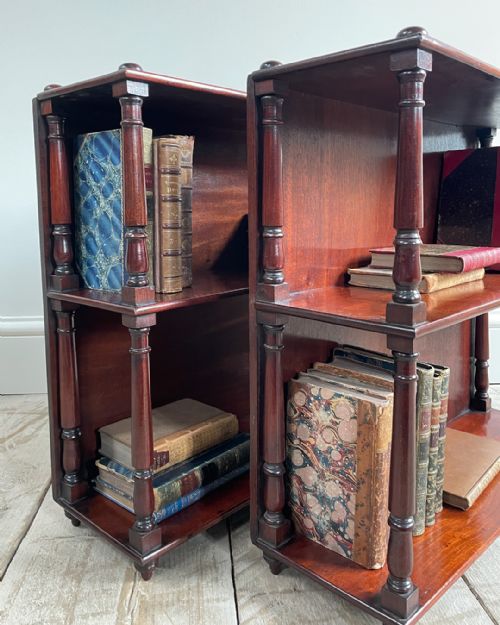 GOOD QUALITY PAIR OF MAHOGANY WALL HANGING SHELVES - ADDITIONAL PHOTO 6