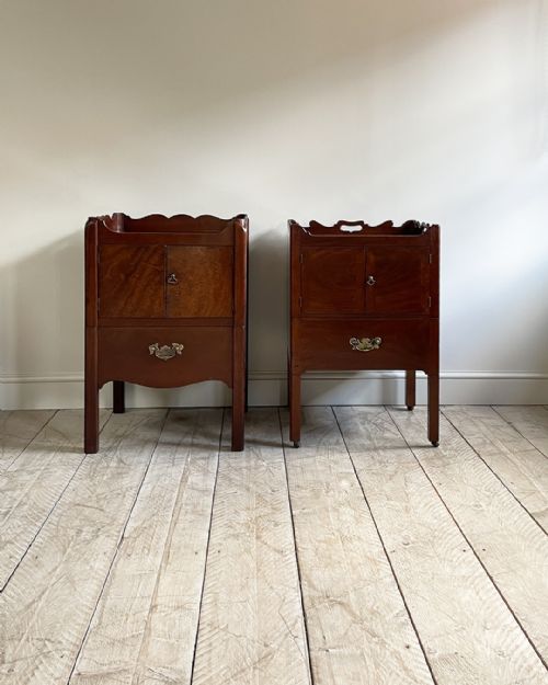 NEAR PAIR OF GEORGIAN MAHOGANY TRAY TOP COMMODES - ADDITIONAL PHOTO 1