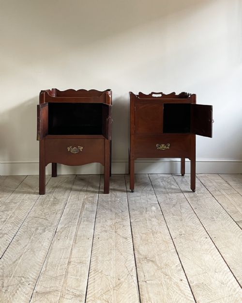 NEAR PAIR OF GEORGIAN MAHOGANY TRAY TOP COMMODES - ADDITIONAL PHOTO 3