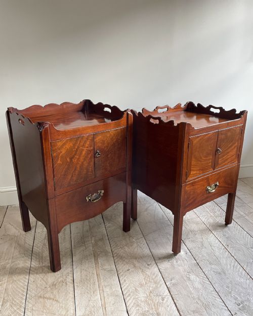 NEAR PAIR OF GEORGIAN MAHOGANY TRAY TOP COMMODES - ADDITIONAL PHOTO 4