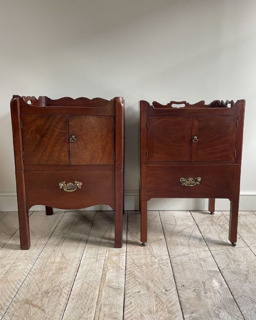 NEAR PAIR OF GEORGIAN MAHOGANY TRAY TOP COMMODES - ADDITIONAL PHOTO 7