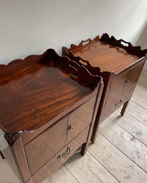NEAR PAIR OF GEORGIAN MAHOGANY TRAY TOP COMMODES - ADDITIONAL PHOTO 8