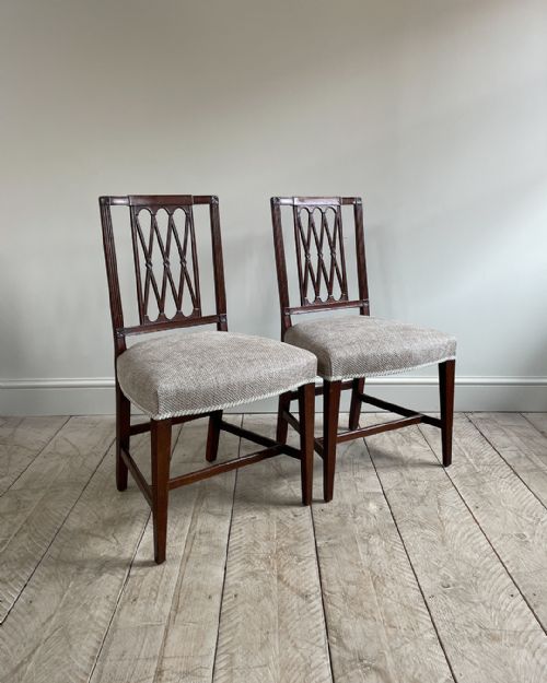 PAIR OF HEPPLEWHITE PERIOD MAHOGANY SIDE CHAIRS - ADDITIONAL PHOTO 2