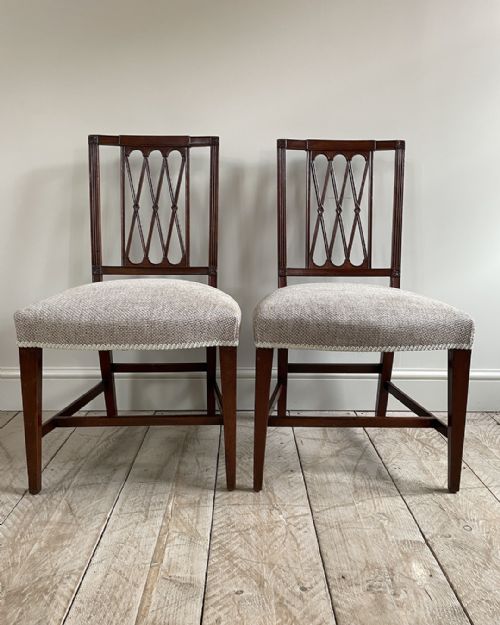 PAIR OF HEPPLEWHITE PERIOD MAHOGANY SIDE CHAIRS - ADDITIONAL PHOTO 3