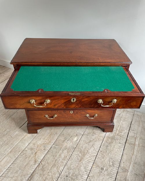 GEORGIAN MAHOGANY GENTLEMAN'S DRESSING CHEST - ADDITIONAL PHOTO 2
