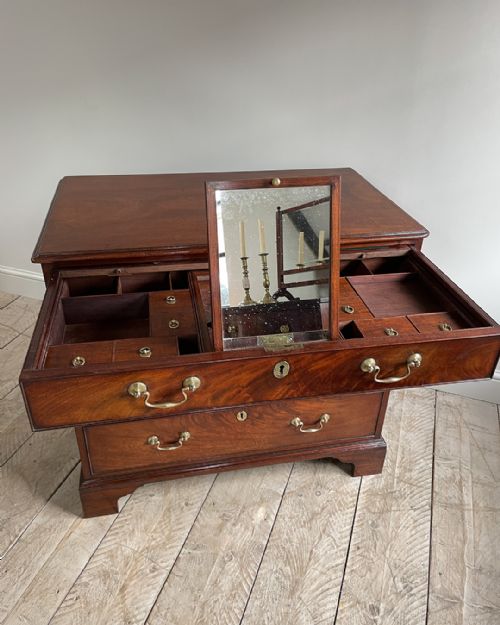 GEORGIAN MAHOGANY GENTLEMAN'S DRESSING CHEST - ADDITIONAL PHOTO 4
