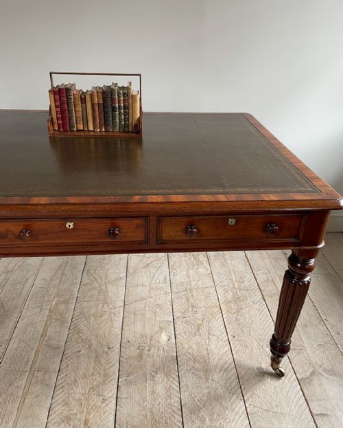 EARLY 19TH CENTURY MAHOGANY LIBRARY TABLE - ADDITIONAL PHOTO 3