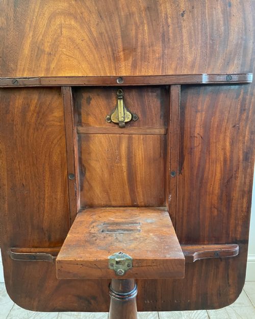 GEORGE III MAHOGANY LAMP TABLE - ADDITIONAL PHOTO 2