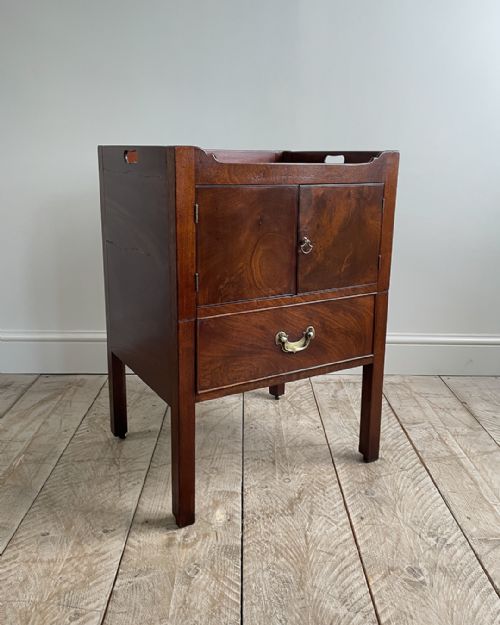 georgian mahogany traytop commode - CATEGORY: ANTIQUE CUPBOARDS - DATED 1800