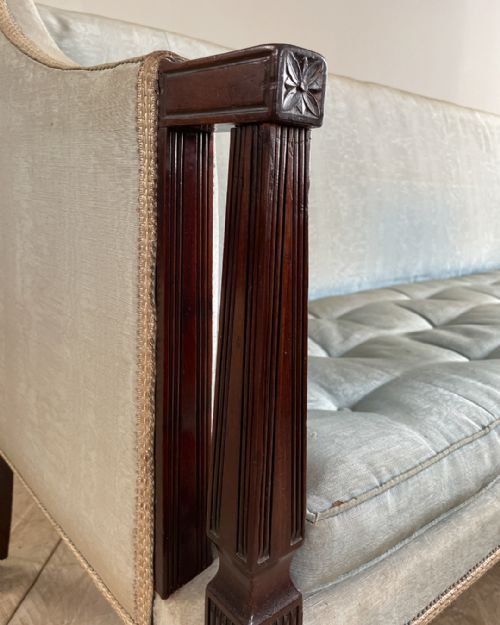 FINE GEORGE III MAHOGANY SETTEE - ADDITIONAL PHOTO 6