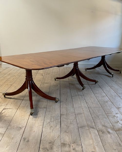 GEORGIAN TRIPLE PEDESTAL DINING TABLE - ADDITIONAL PHOTO 1