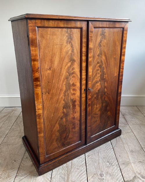 ELEGANT LATE REGENCY SIDE CABINET - ADDITIONAL PHOTO 1