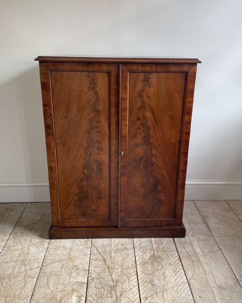 ELEGANT LATE REGENCY SIDE CABINET - ADDITIONAL PHOTO 3