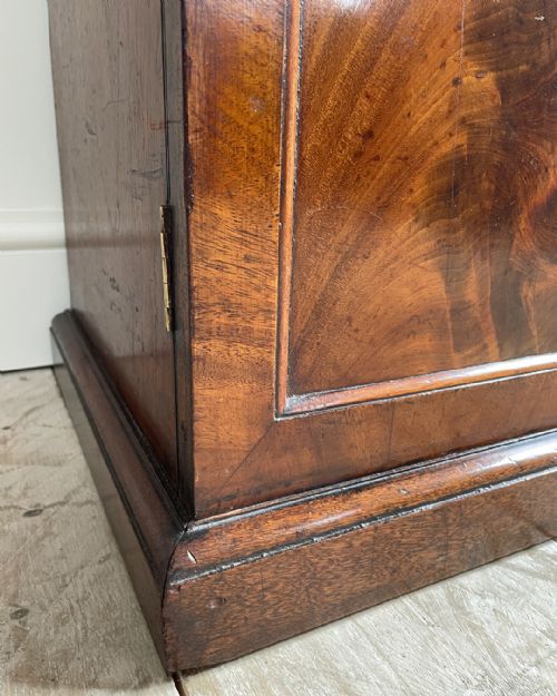 ELEGANT LATE REGENCY SIDE CABINET - ADDITIONAL PHOTO 8