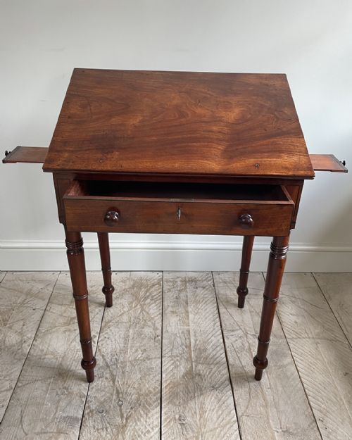 FINE QUALITY REGENCY MAHOGANY READING TABLE - ADDITIONAL PHOTO 2