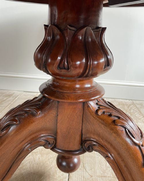 MAGNIFICENT WALNUT AND MARQUETRY CENTRE TABLE - ADDITIONAL PHOTO 7