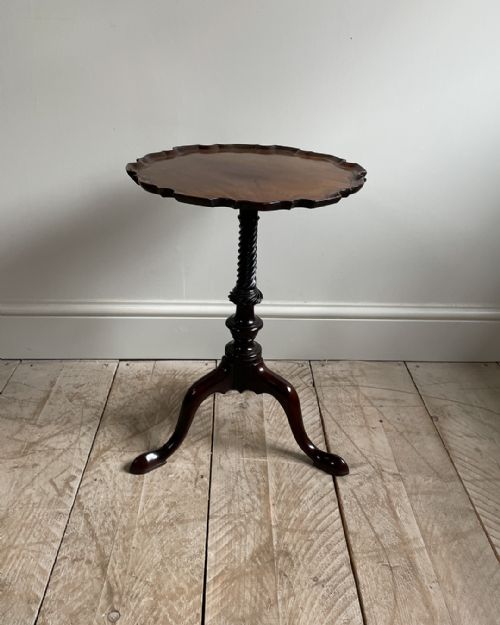 superb quality 18th century mahogany urn stand - CATEGORY: ANTIQUE TABLES - DATED 18TH CENTURY
