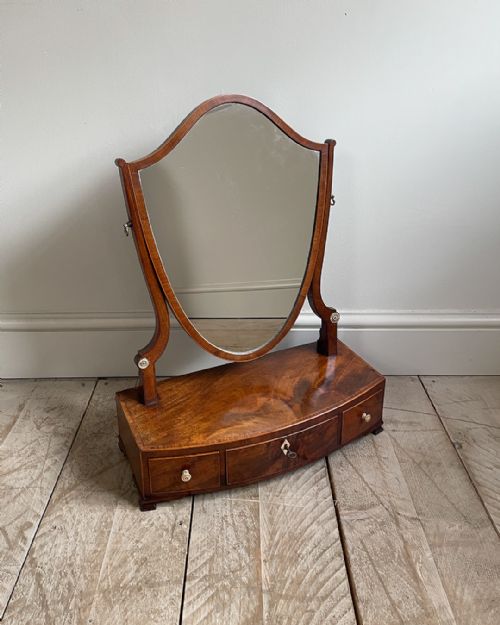 fine george iii bowfront mahogany toilet mirror - CATEGORY: ANTIQUE MIRRORS - DATED 18TH CENTURY