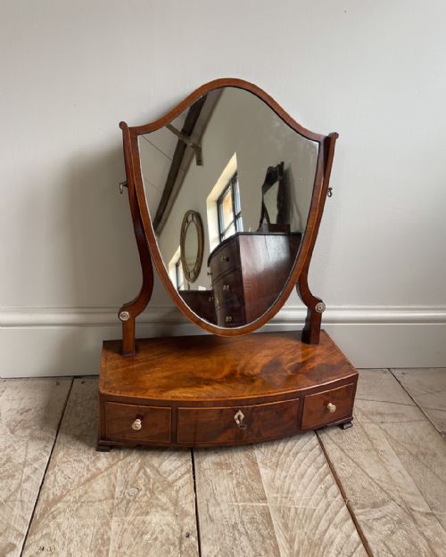 FINE GEORGE III BOWFRONT MAHOGANY TOILET MIRROR - ADDITIONAL PHOTO 1