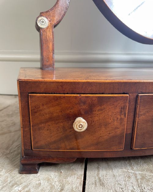 FINE GEORGE III BOWFRONT MAHOGANY TOILET MIRROR - ADDITIONAL PHOTO 6